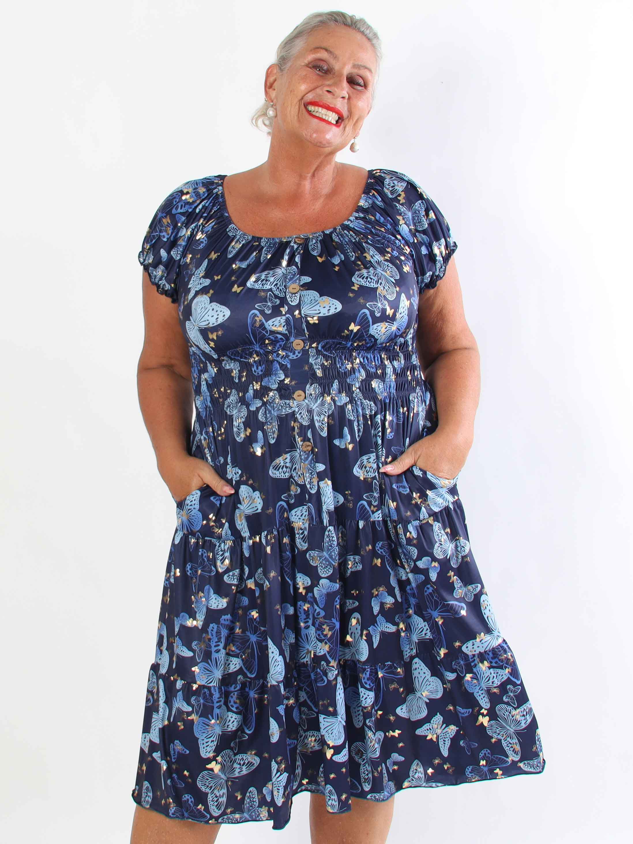 Tea Butterfly - Plus size kjole med smukt sommerfugleprint og elastisk udskæring